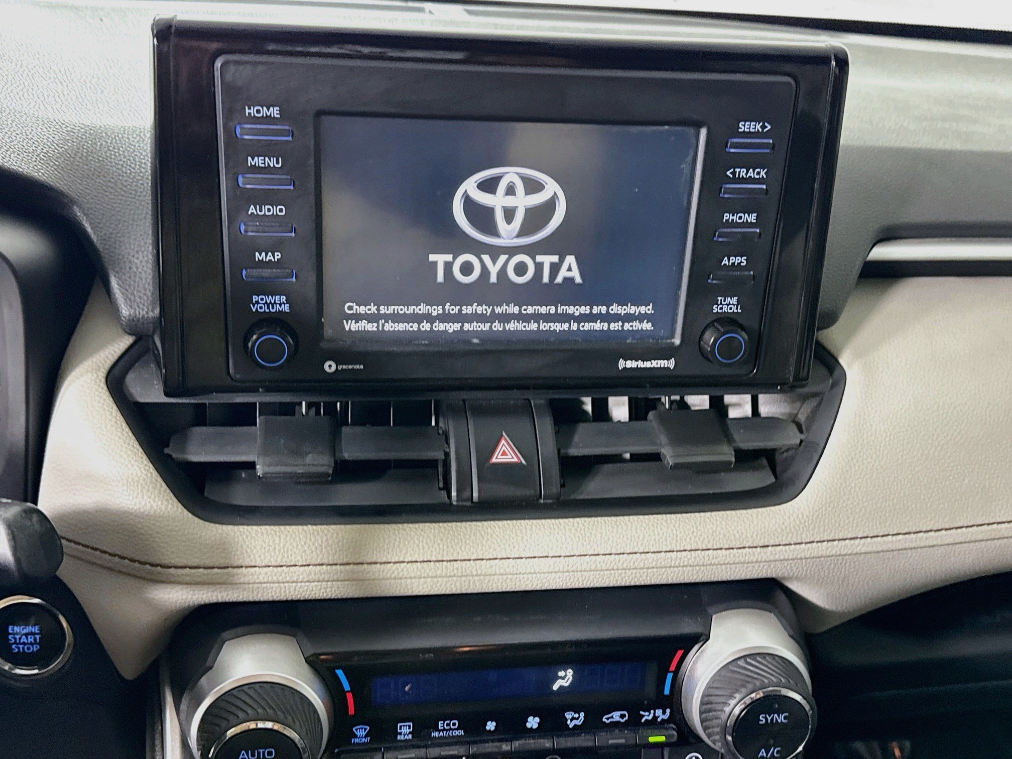 Used 2020 Toyota RAV4 XLE w/ Carpet Mat Package AWD/4WD image 18