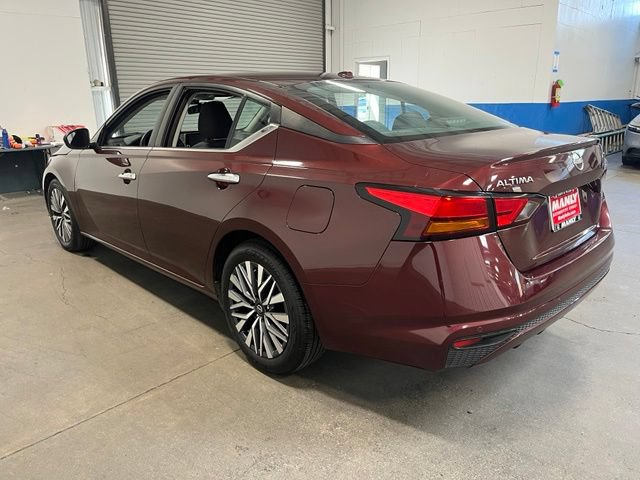 Used 2024 Nissan Altima 2.5 SV FWD image 5