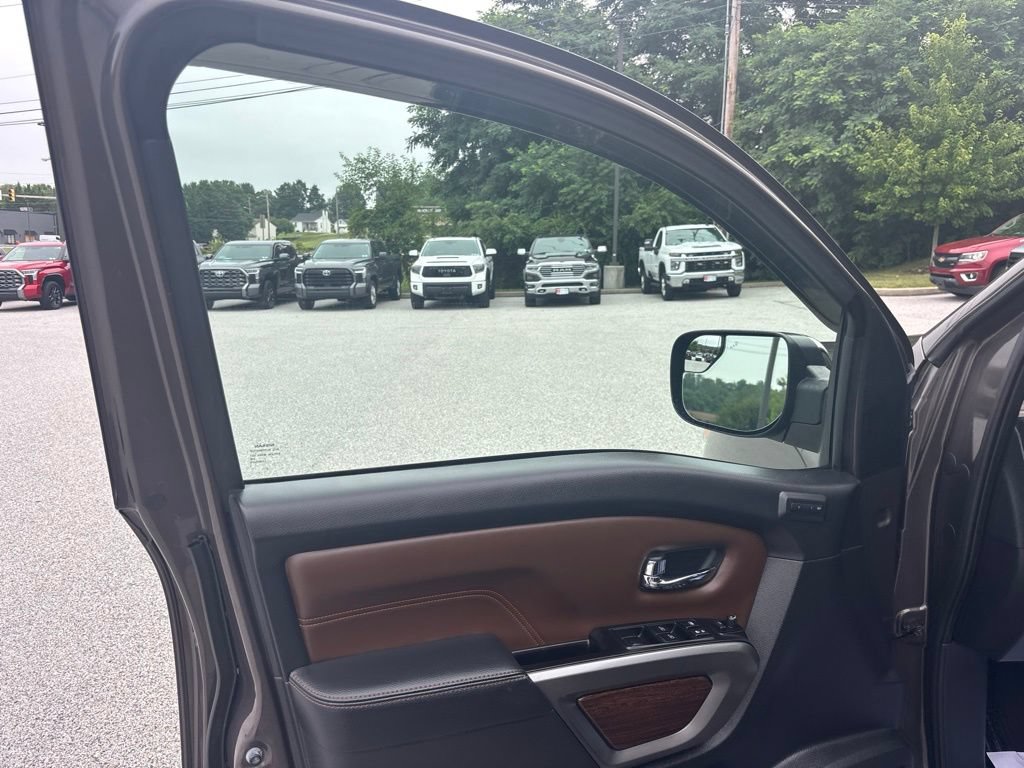 Used 2018 Nissan Titan Platinum Reserve w/ Platinum Utility Package AWD/4WD image 17