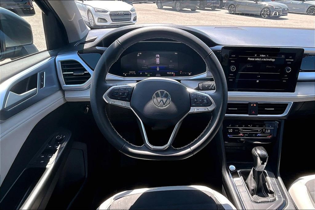 Certified 2025 Volkswagen Taos SE w/ Panoramic Sunroof Package image 19