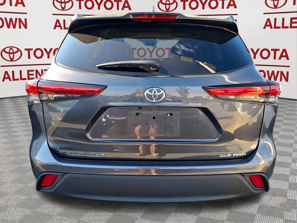 Used 2021 Toyota Highlander XLE AWD/4WD image 5