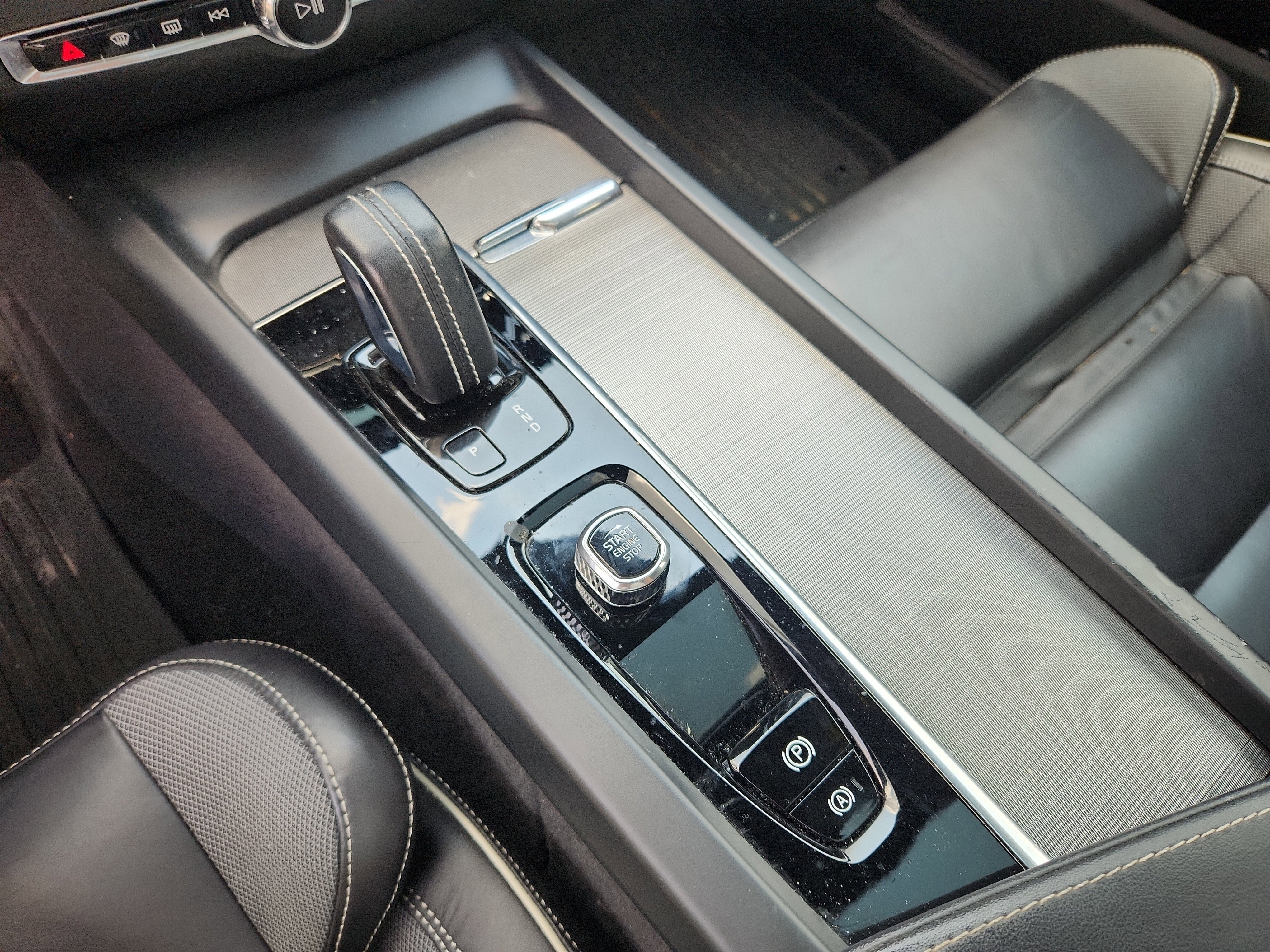 Used 2022 Volvo S60 B5 R-Design w/ Advanced Package image 25