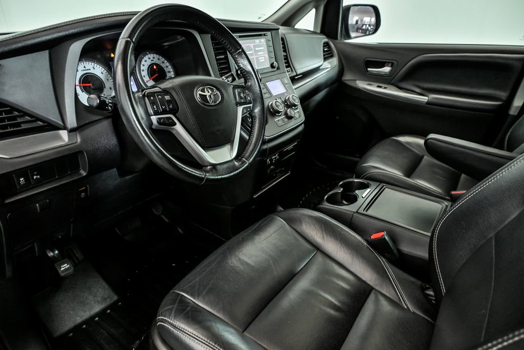 Used 2019 Toyota Sienna SE Premium image 9