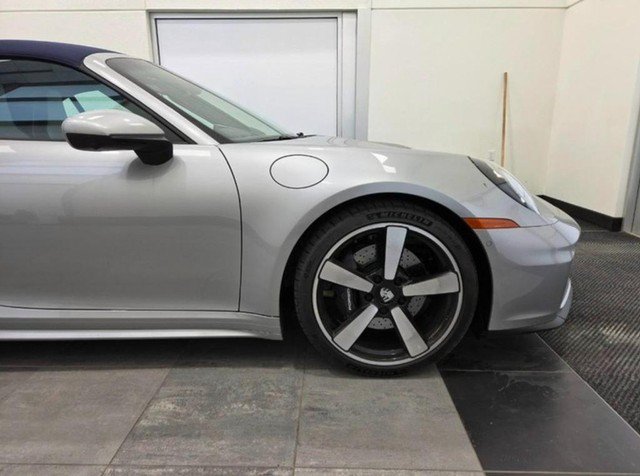 Certified 2025 Porsche 911 Carrera RWD image 10