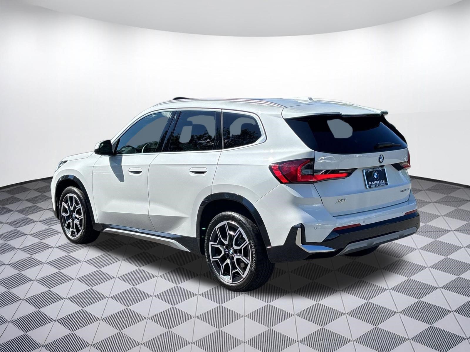 Certified 2025 BMW X1 xDrive28i w/ Technology Package AWD/4WD image 3