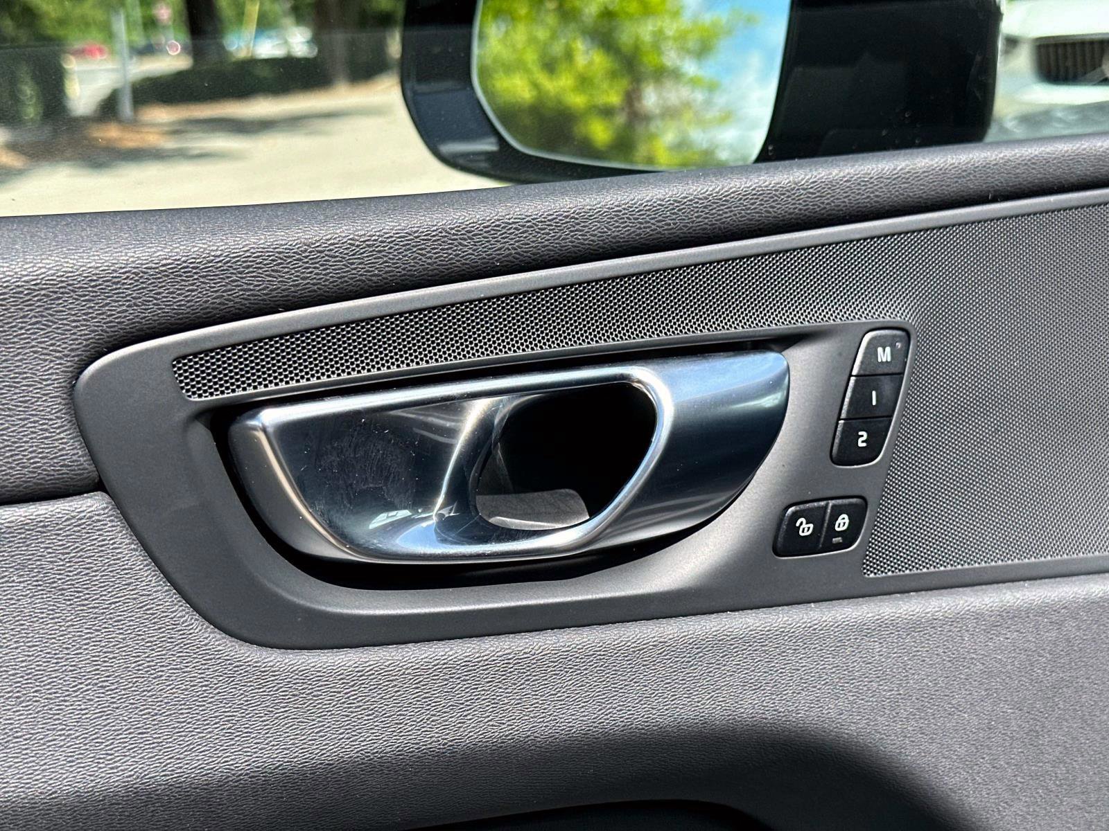 Certified 2025 Volvo XC60 B5 Plus image 17