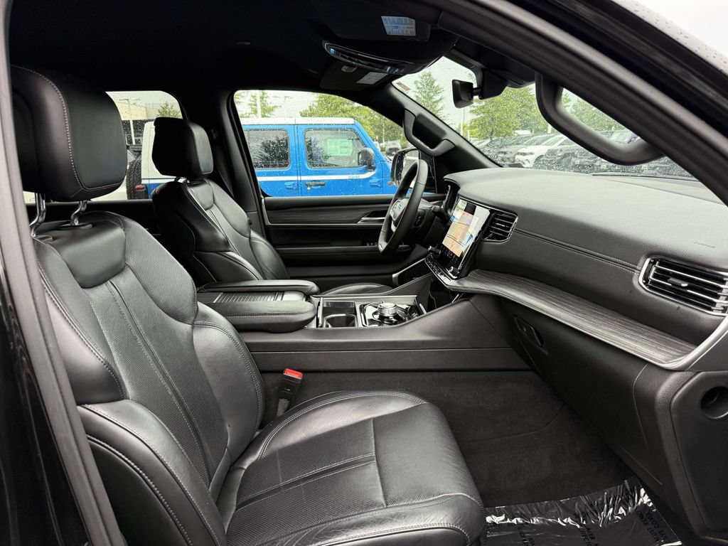 Certified 2024 Jeep Wagoneer Series II w/ Flexible Seating Group AWD/4WD image 14