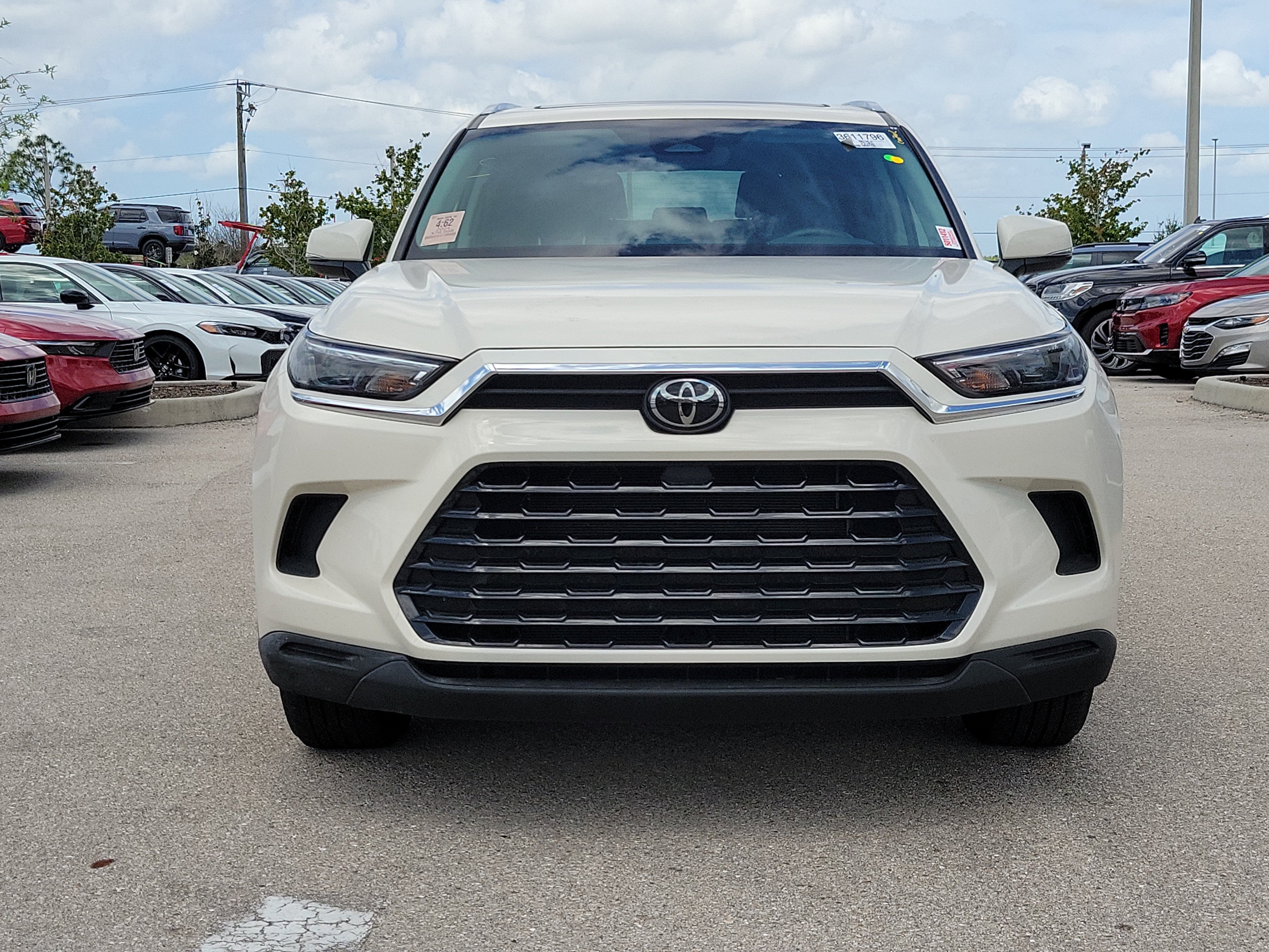 Used 2024 Toyota Grand Highlander XLE FWD video 2