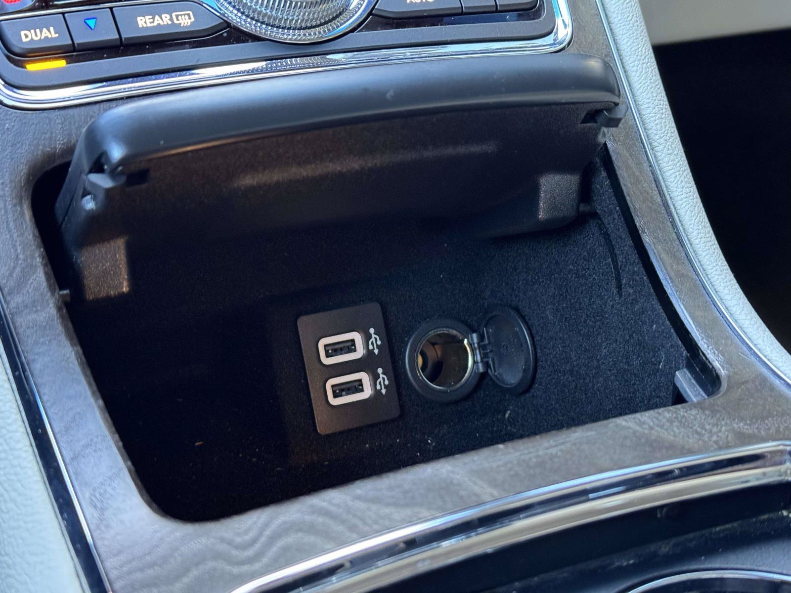 Used 2019 Lincoln Continental Select AWD/4WD image 18