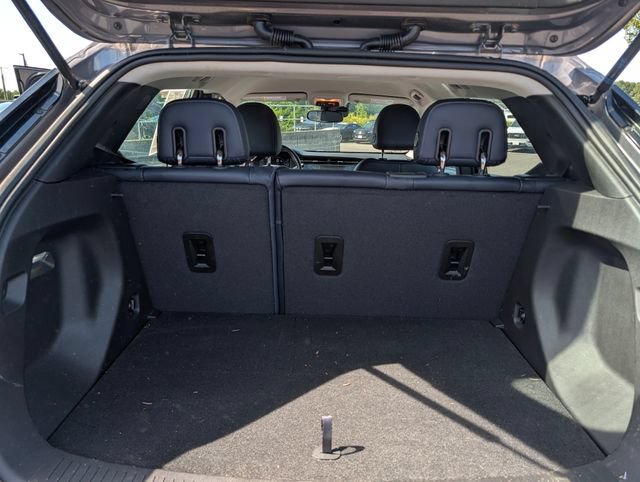 Used 2022 Chevrolet Bolt EUV LT w/ Convenience Package FWD image 11