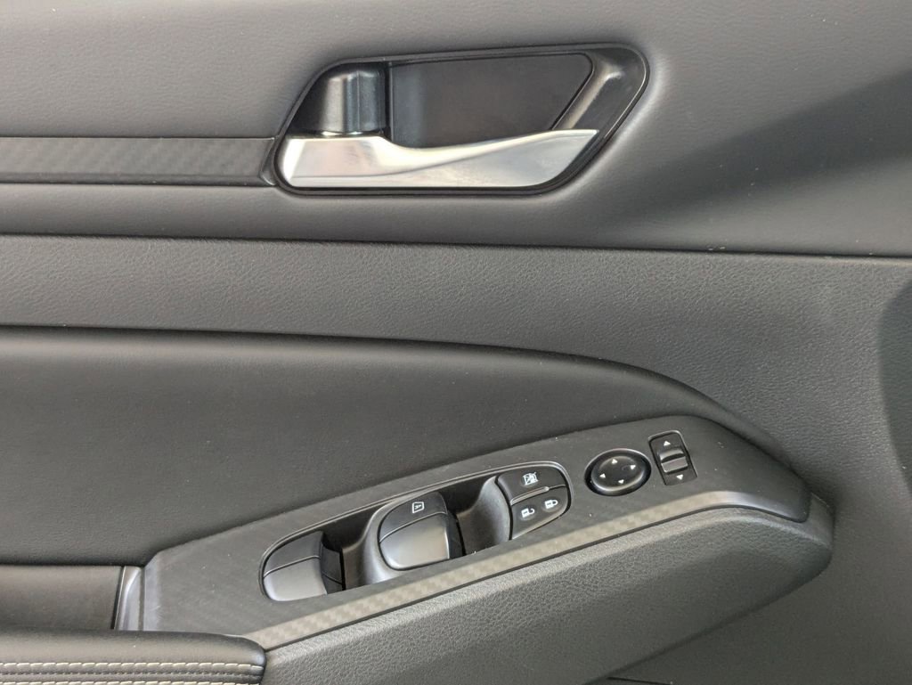 Used 2025 Nissan Altima 2.5 SV image 13