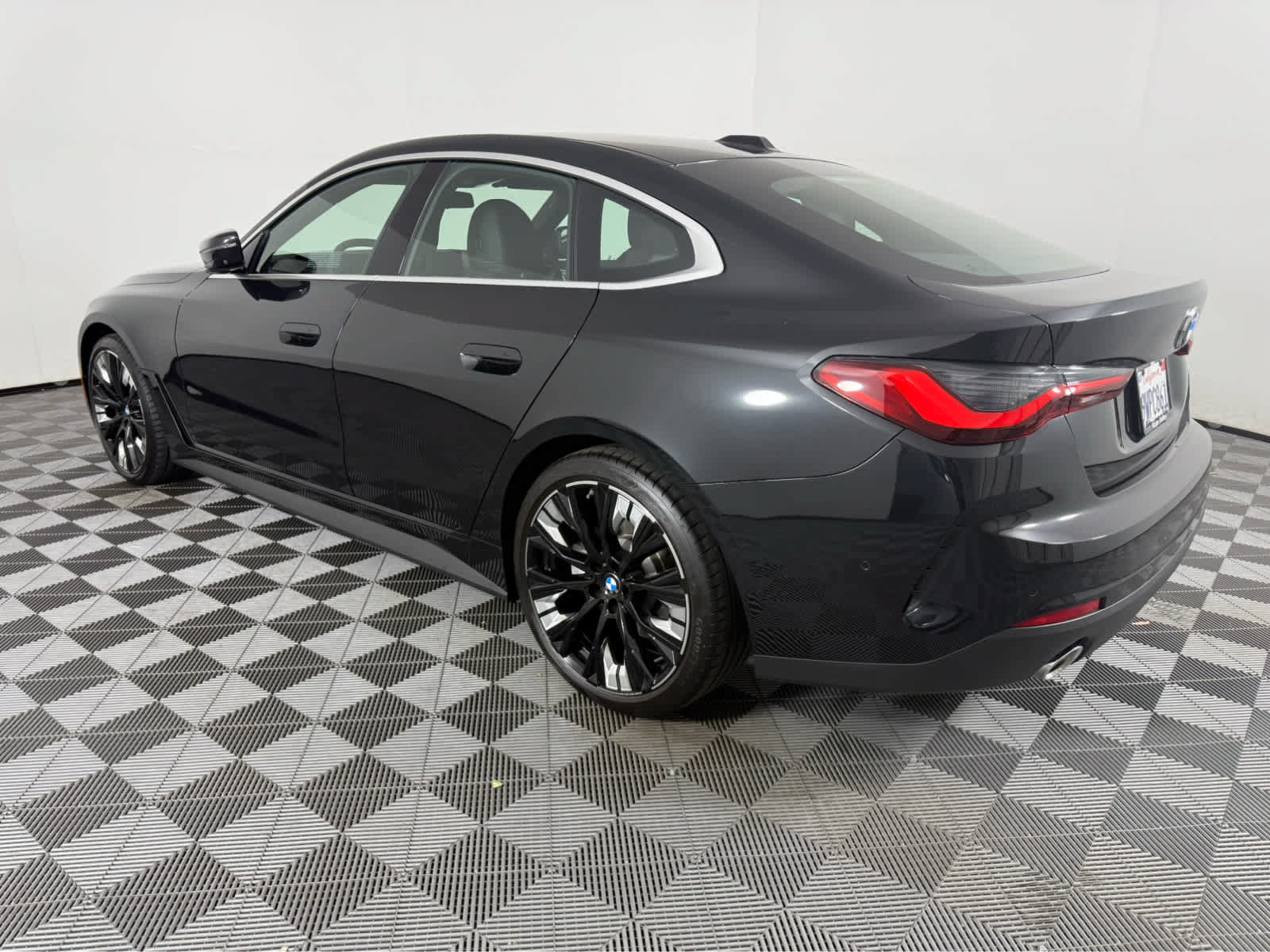 Used 2025 BMW 430i w/ Parking Assistance Package RWD image 5