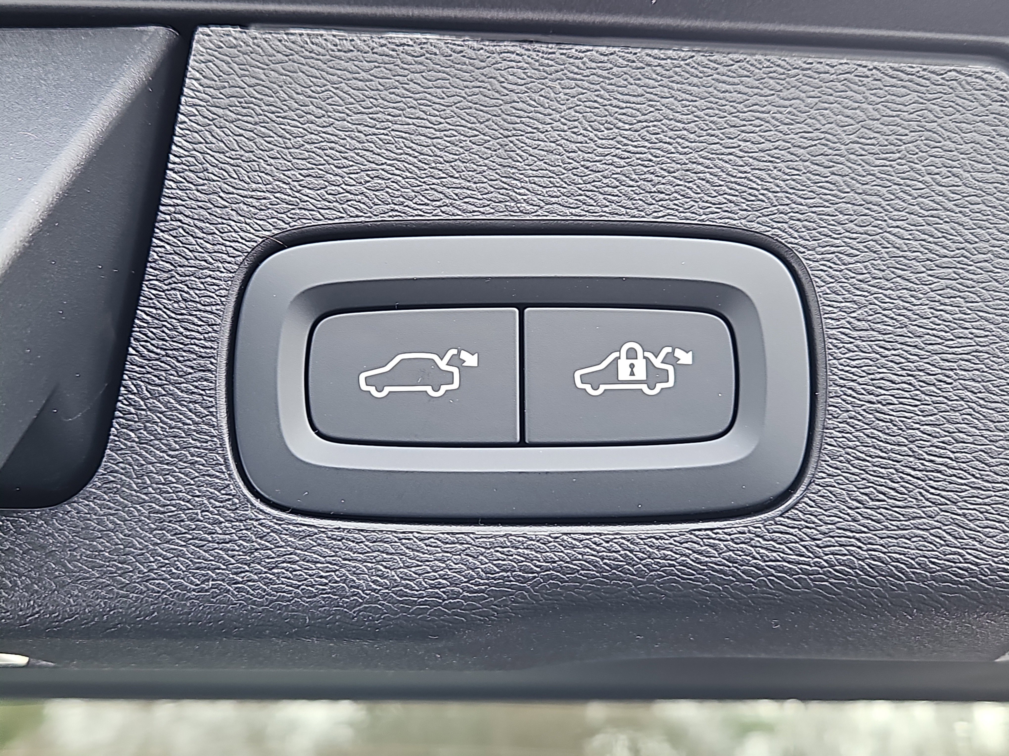 New 2026 Volvo XC60 B5 Ultra w/ Protection Package Premier image 14