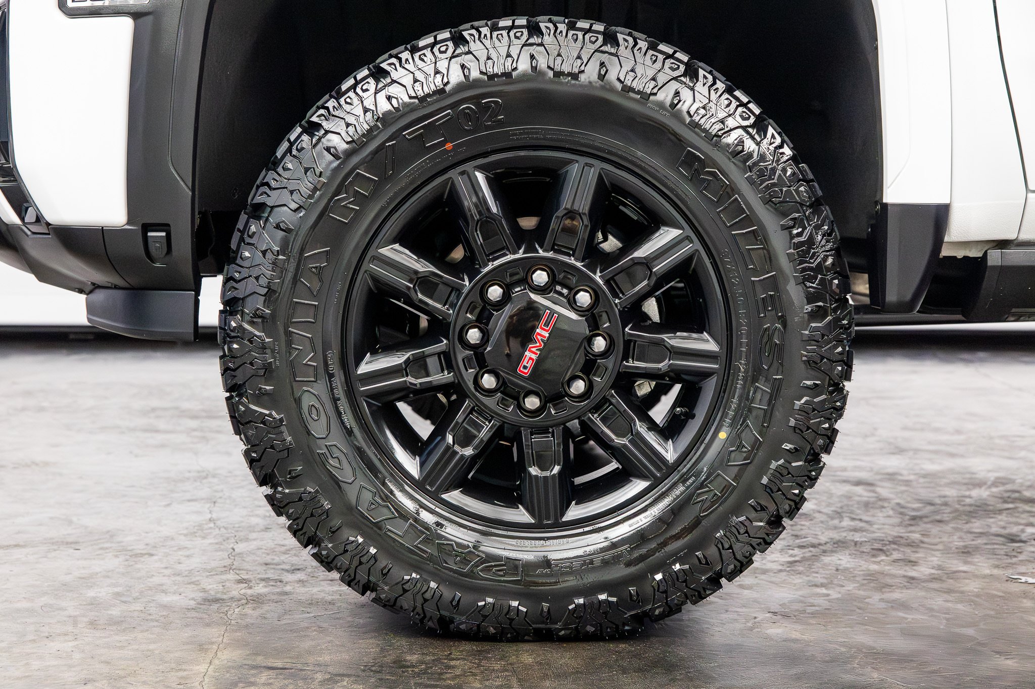 Used 2025 GMC Sierra 2500 AT4 w/ AT4 Premium Plus Package AWD/4WD image 11