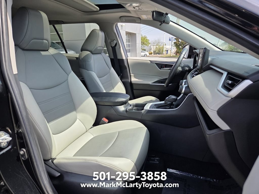 Used 2021 Toyota RAV4 XLE Premium FWD image 15