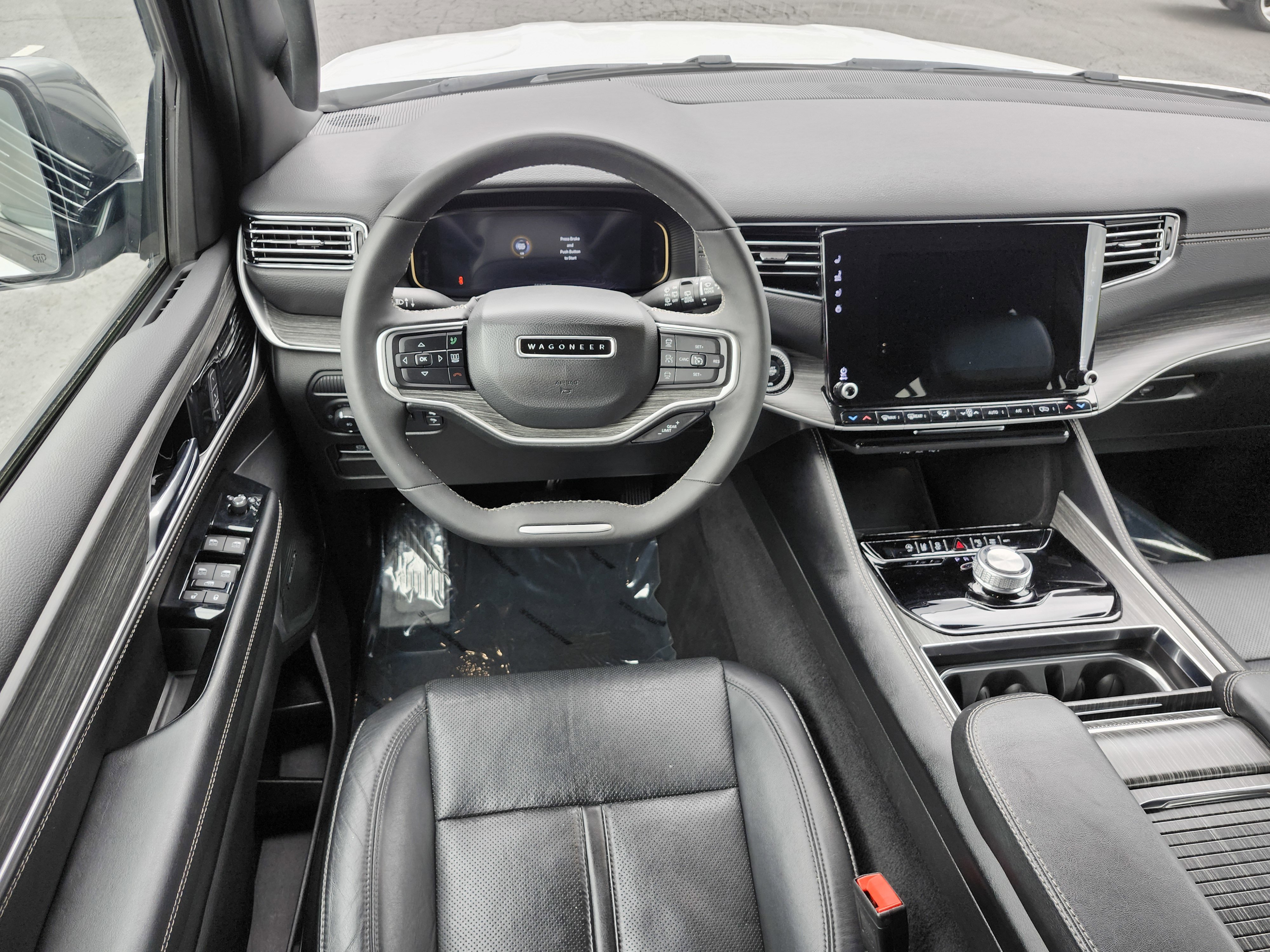 Used 2024 Jeep Wagoneer L Series II RWD image 30