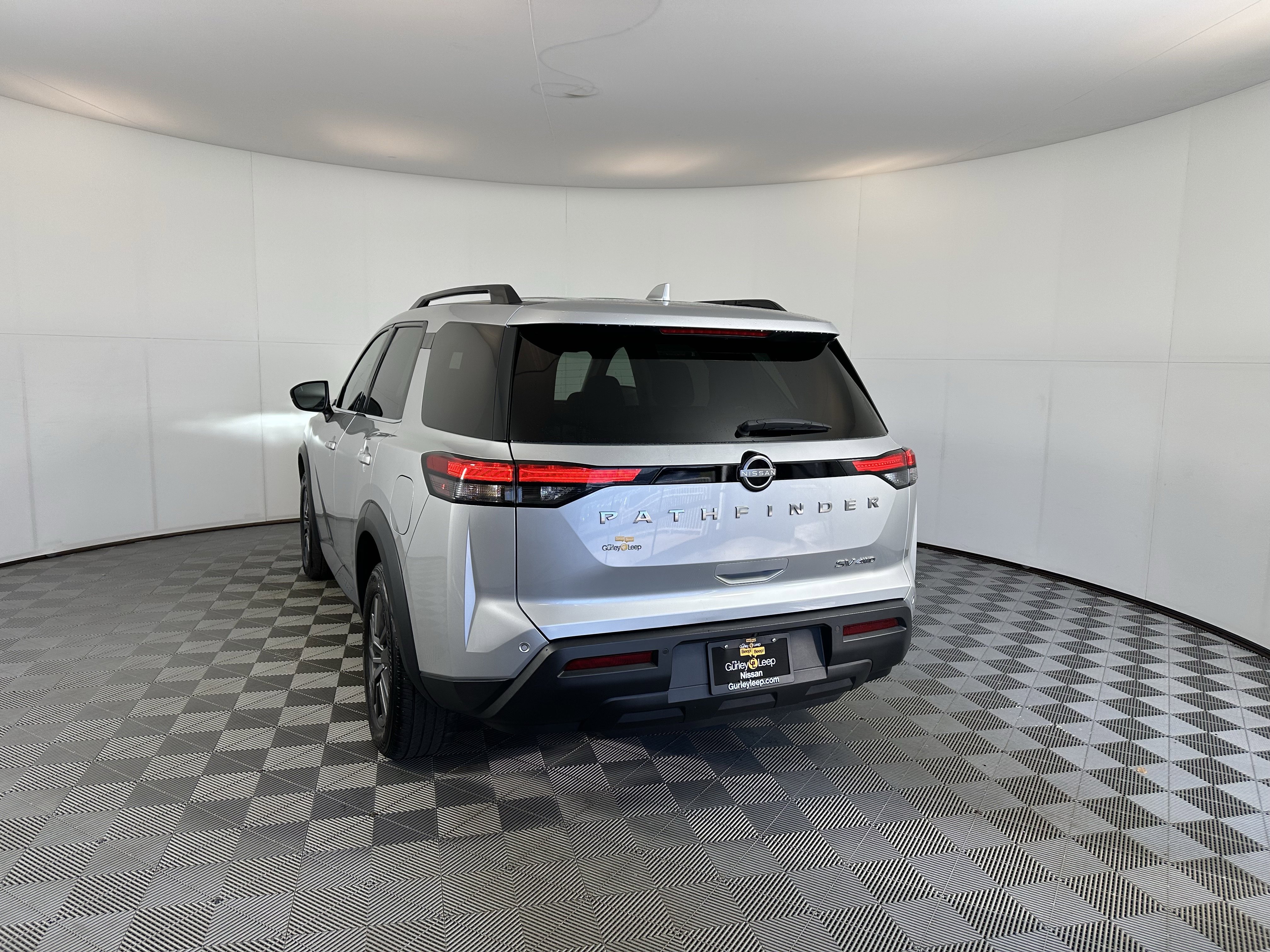 Used 2023 Nissan Pathfinder SV image 9