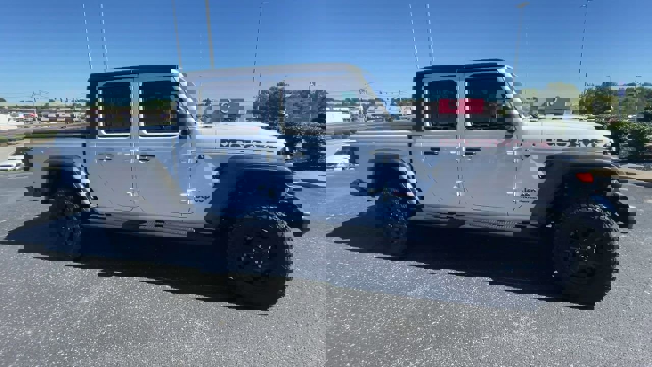 Used 2023 Jeep Gladiator Mojave w/ Cold Weather Group image 2