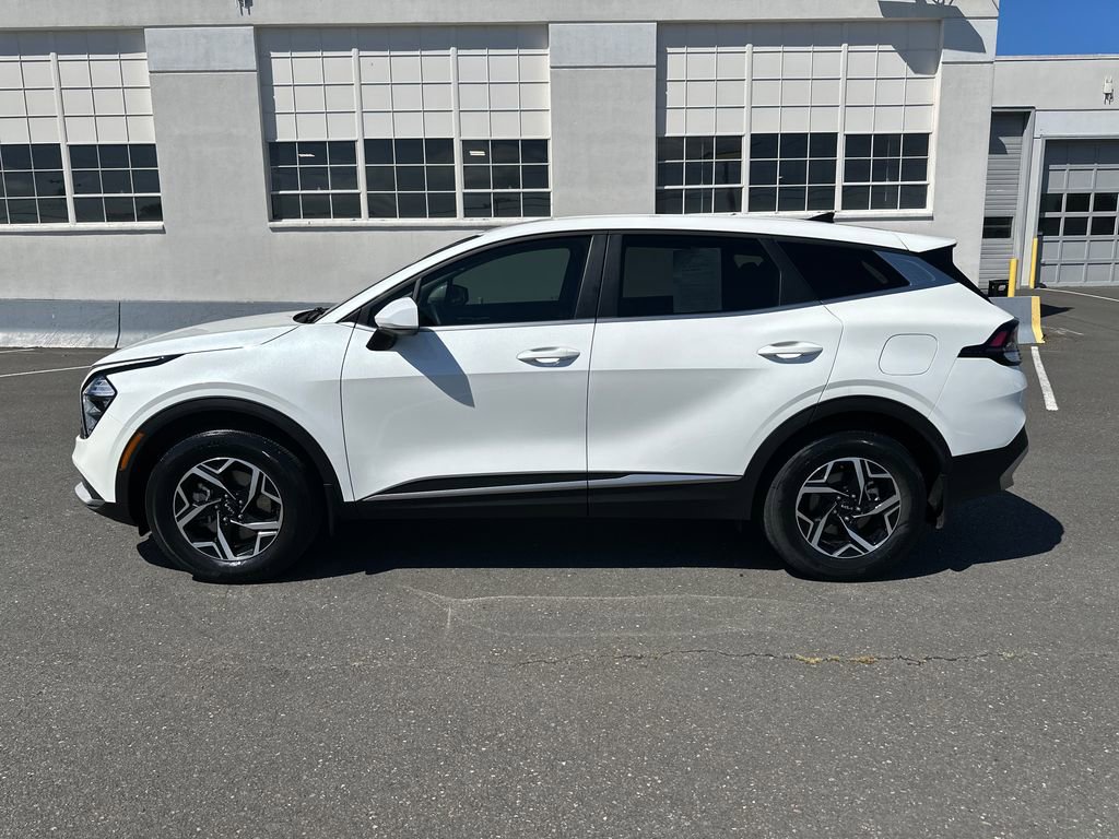 Used 2023 Kia Sportage LX AWD/4WD image 3