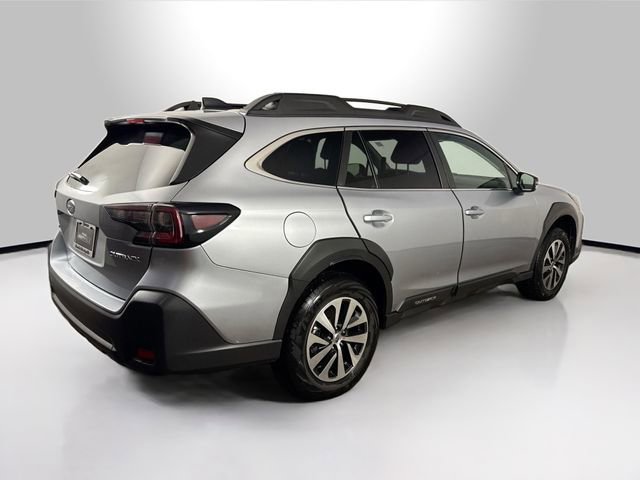 Used 2024 Subaru Outback Premium image 13