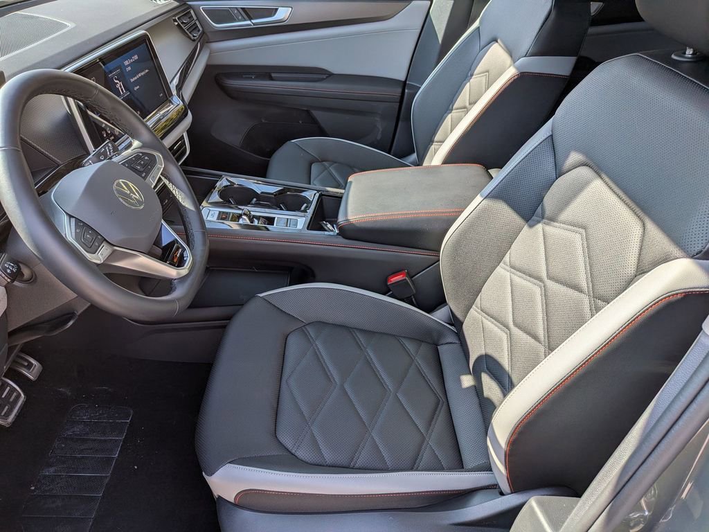 Used 2025 Volkswagen Atlas Peak Edition SE image 11