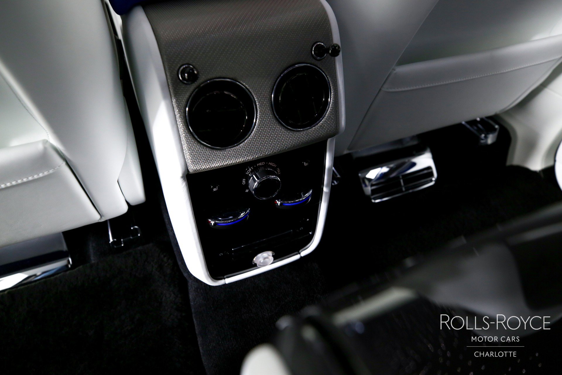 Used 2023 Rolls-Royce Cullinan Black Badge w/ Driver's Package image 23