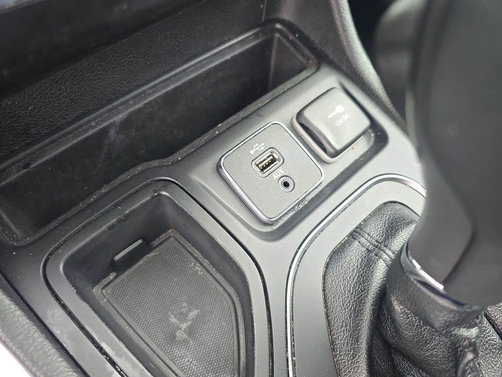 Used 2019 Jeep Cherokee Latitude Plus image 27