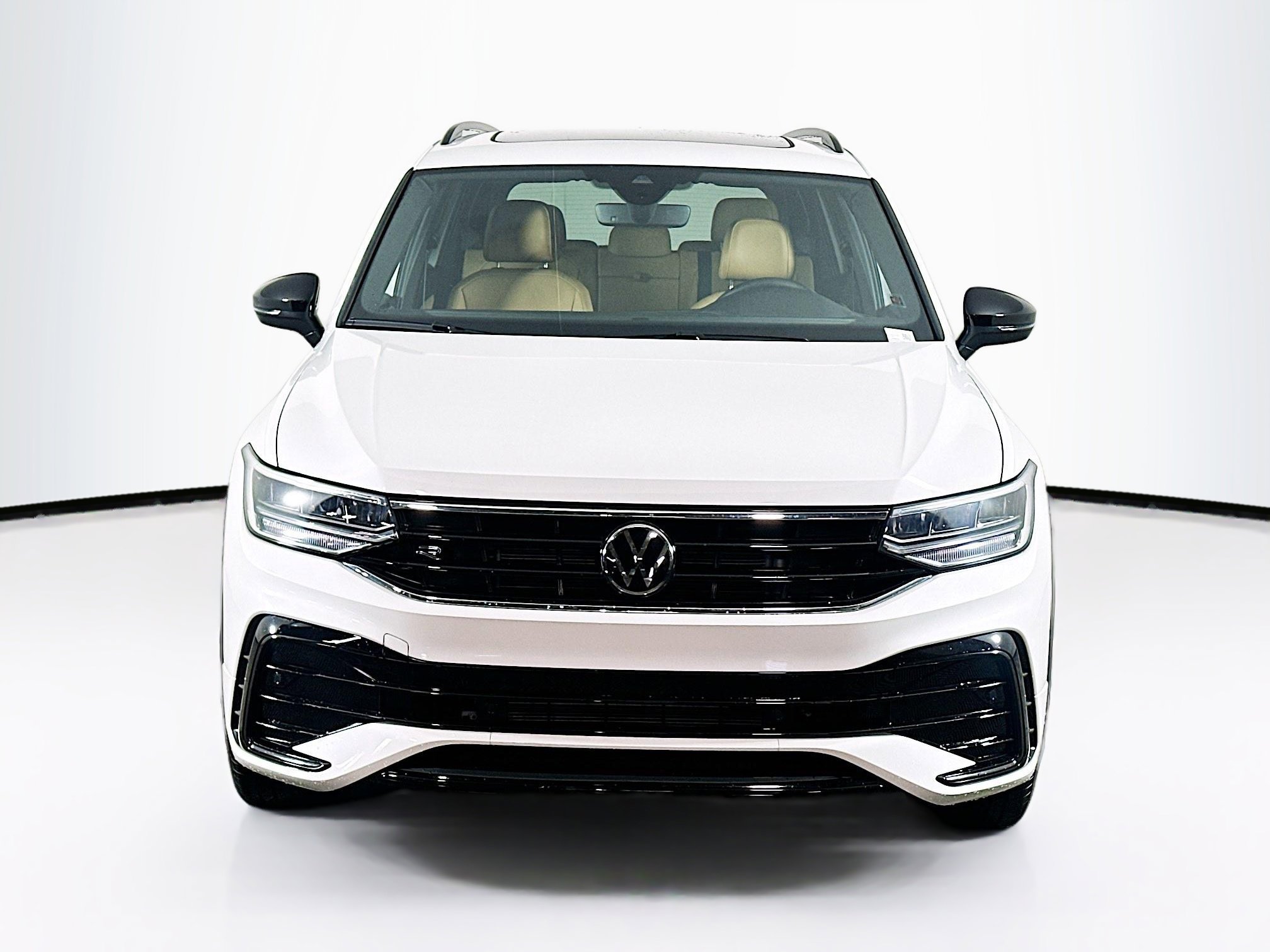 Used 2024 Volkswagen Tiguan SE R-Line FWD image 2