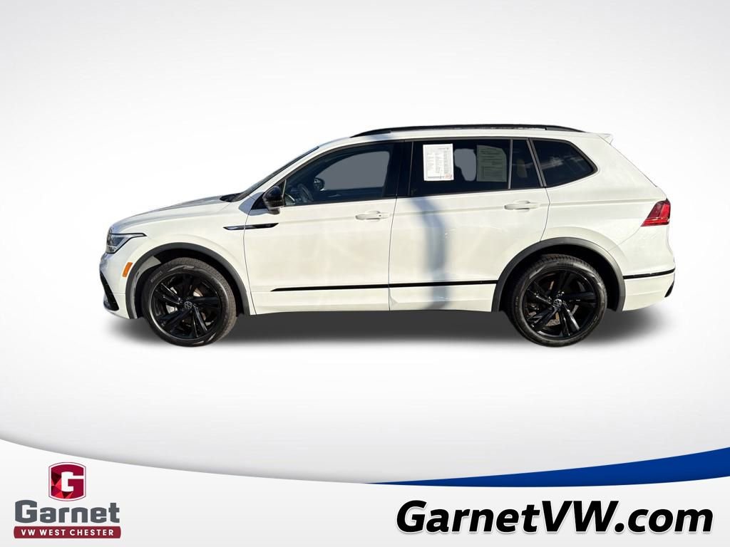 Certified 2023 Volkswagen Tiguan SE R-Line image 2