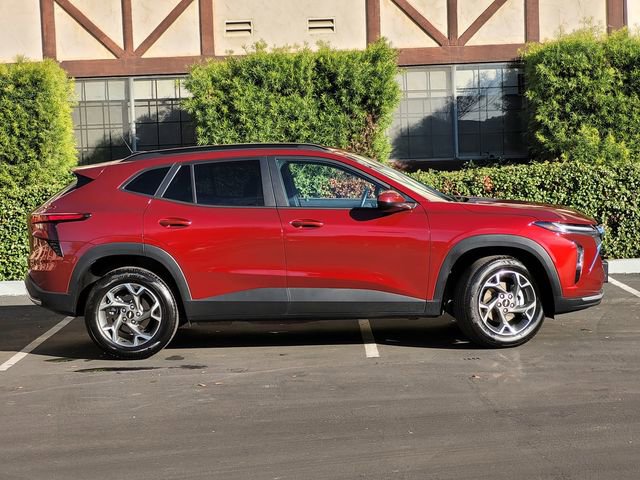 Used 2025 Chevrolet Trax LT w/ LT Convenience Package image 4