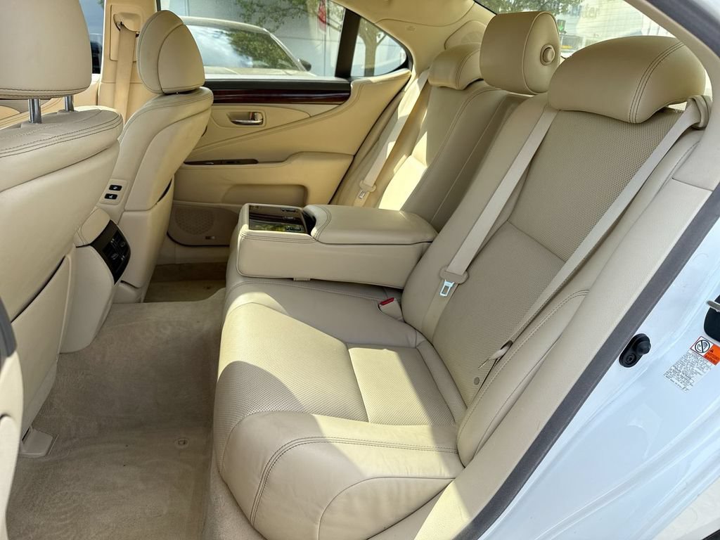 Used 2015 Lexus LS 460 AWD w/ Comfort Package image 23