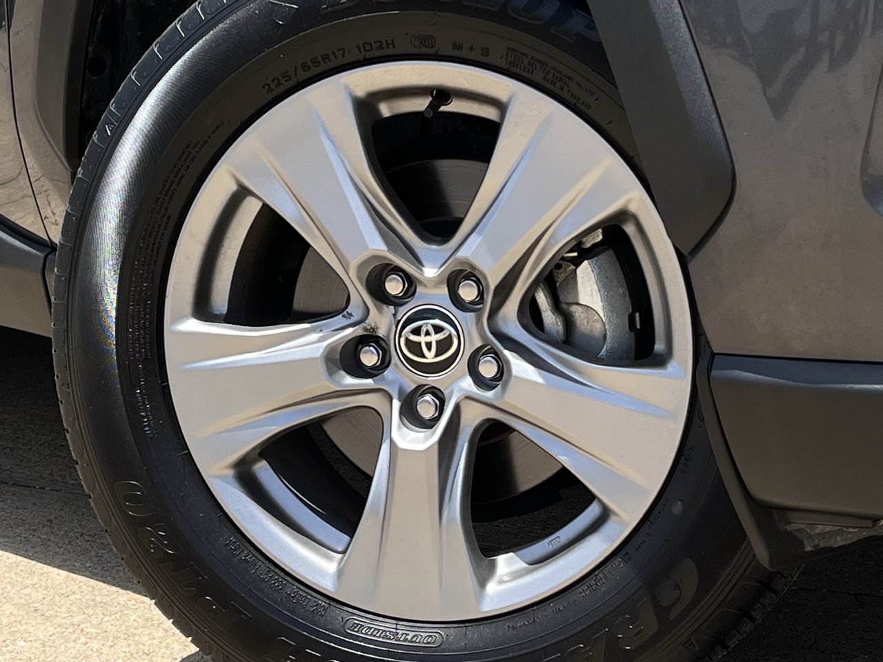 Used 2025 Toyota RAV4 XLE FWD image 28