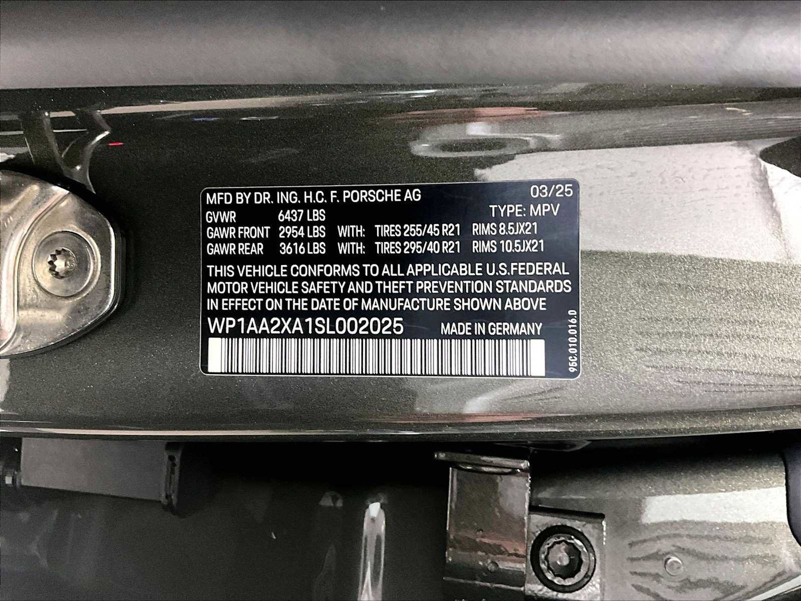 Used 2025 Porsche Macan 4 Electric image 36