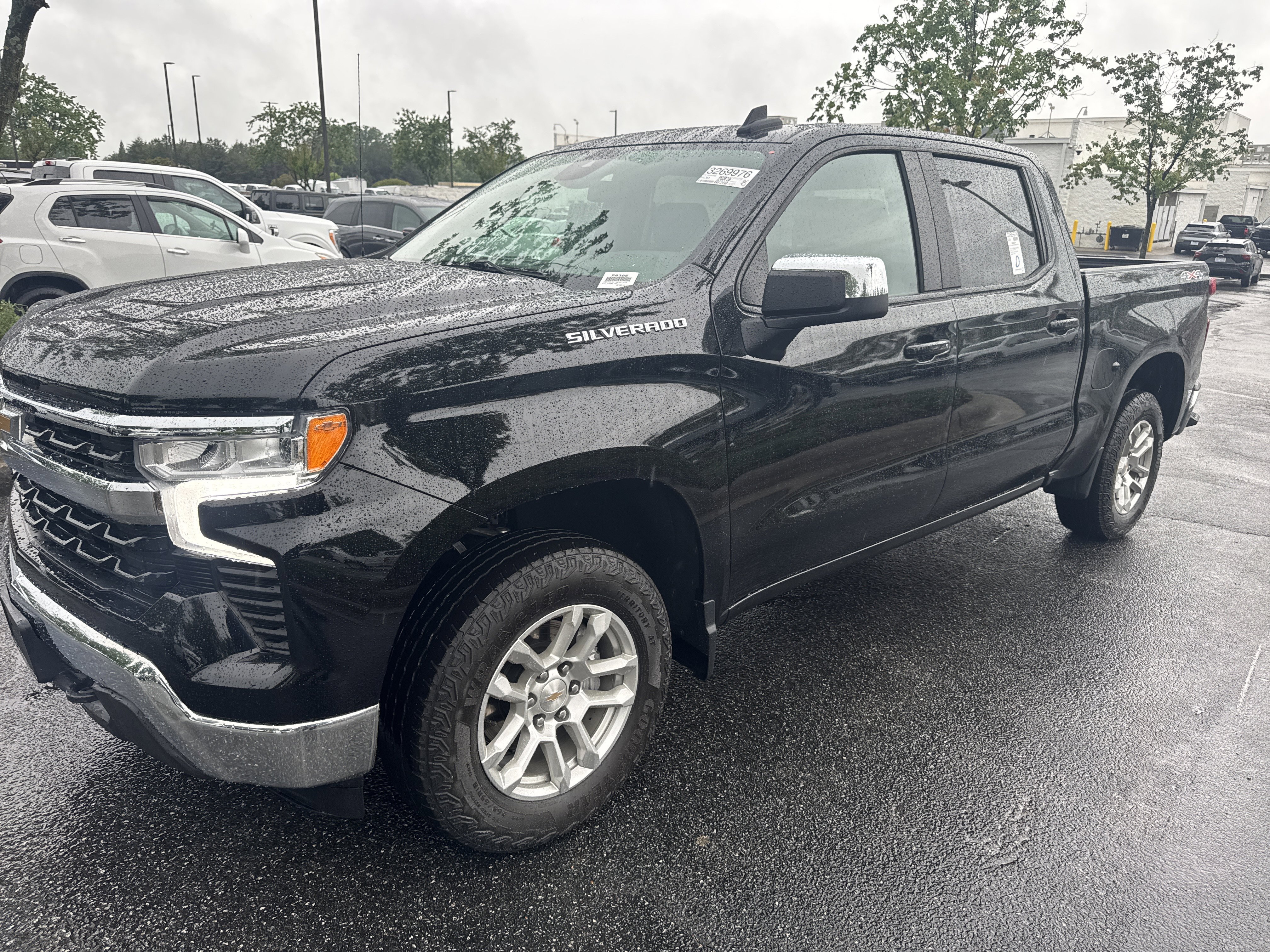 Used 2024 Chevrolet Silverado 1500 LT AWD/4WD image 5