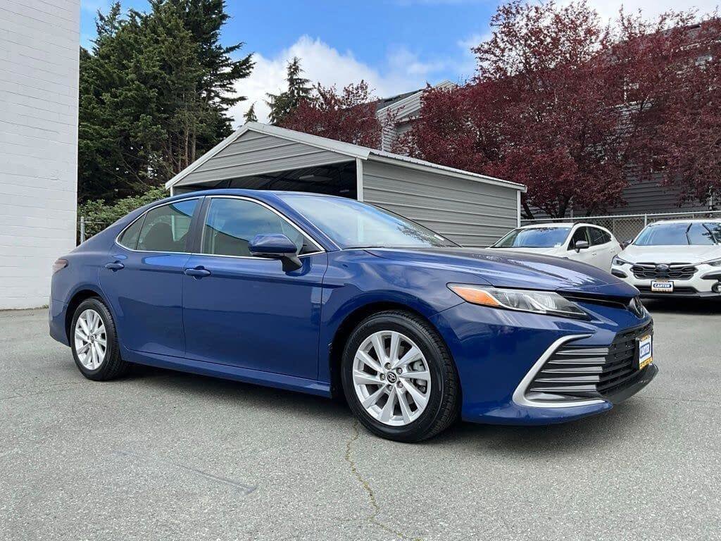 Used 2023 Toyota Camry LE w/ Convenience Package FWD image 2