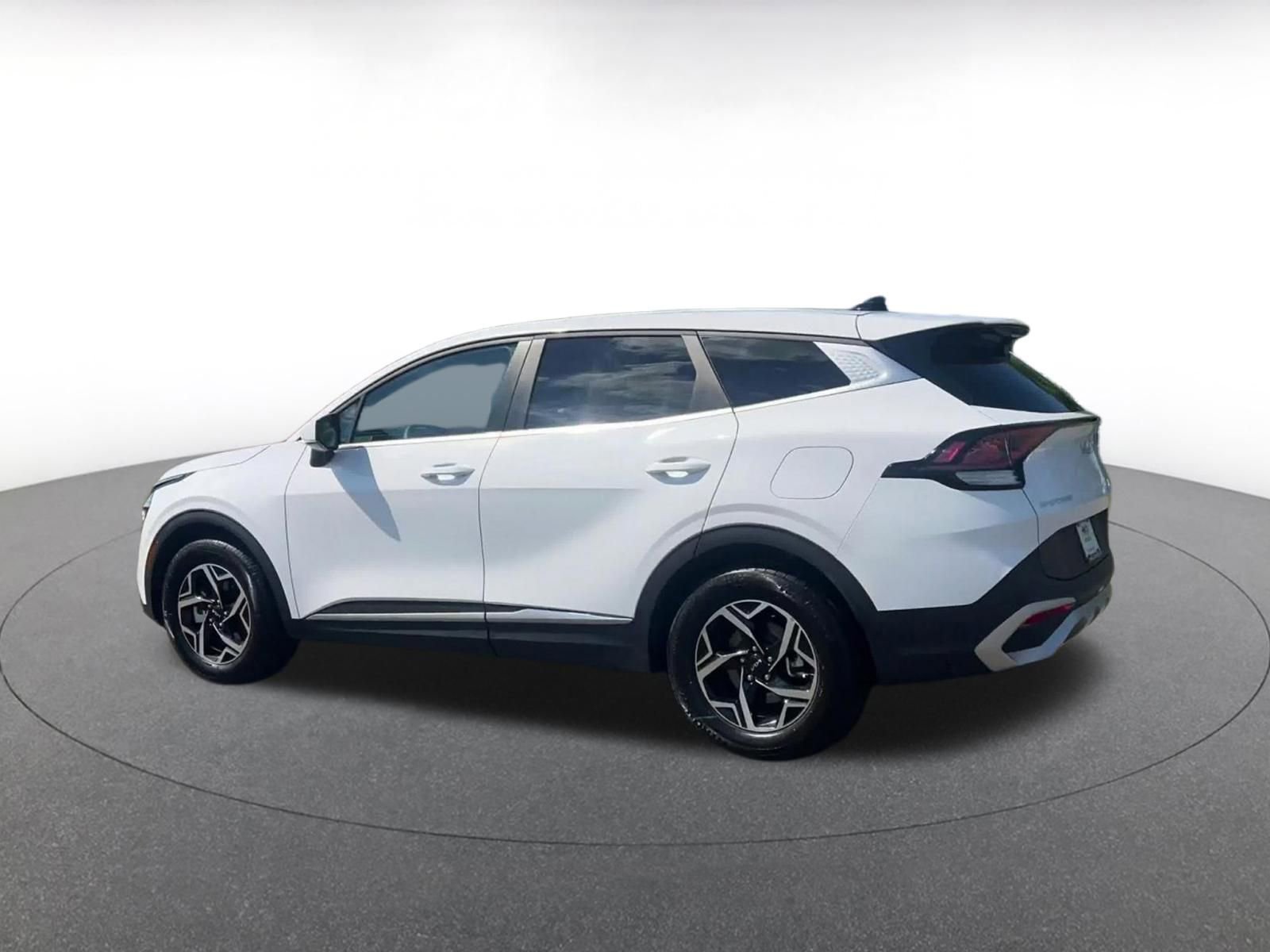 Used 2025 Kia Sportage LX FWD image 10