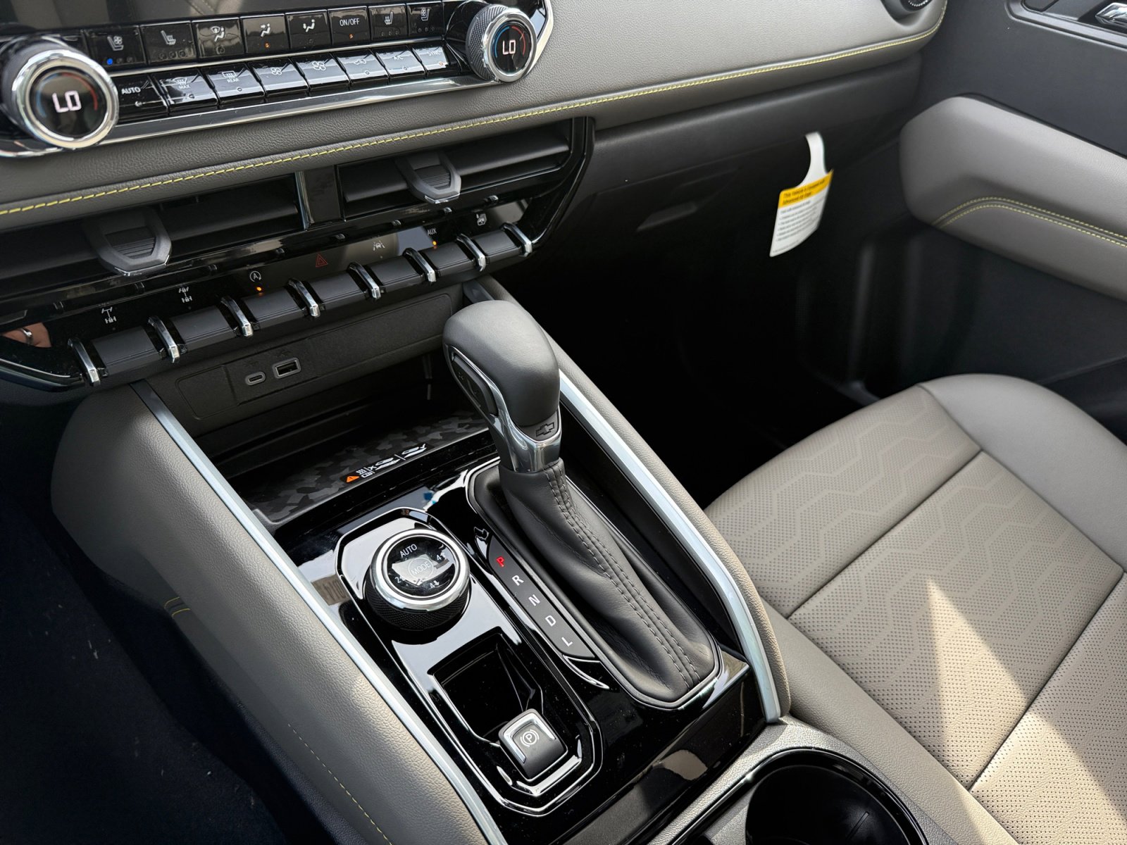 New 2026 Chevrolet Colorado ZR2 w/ Technology Package image 13