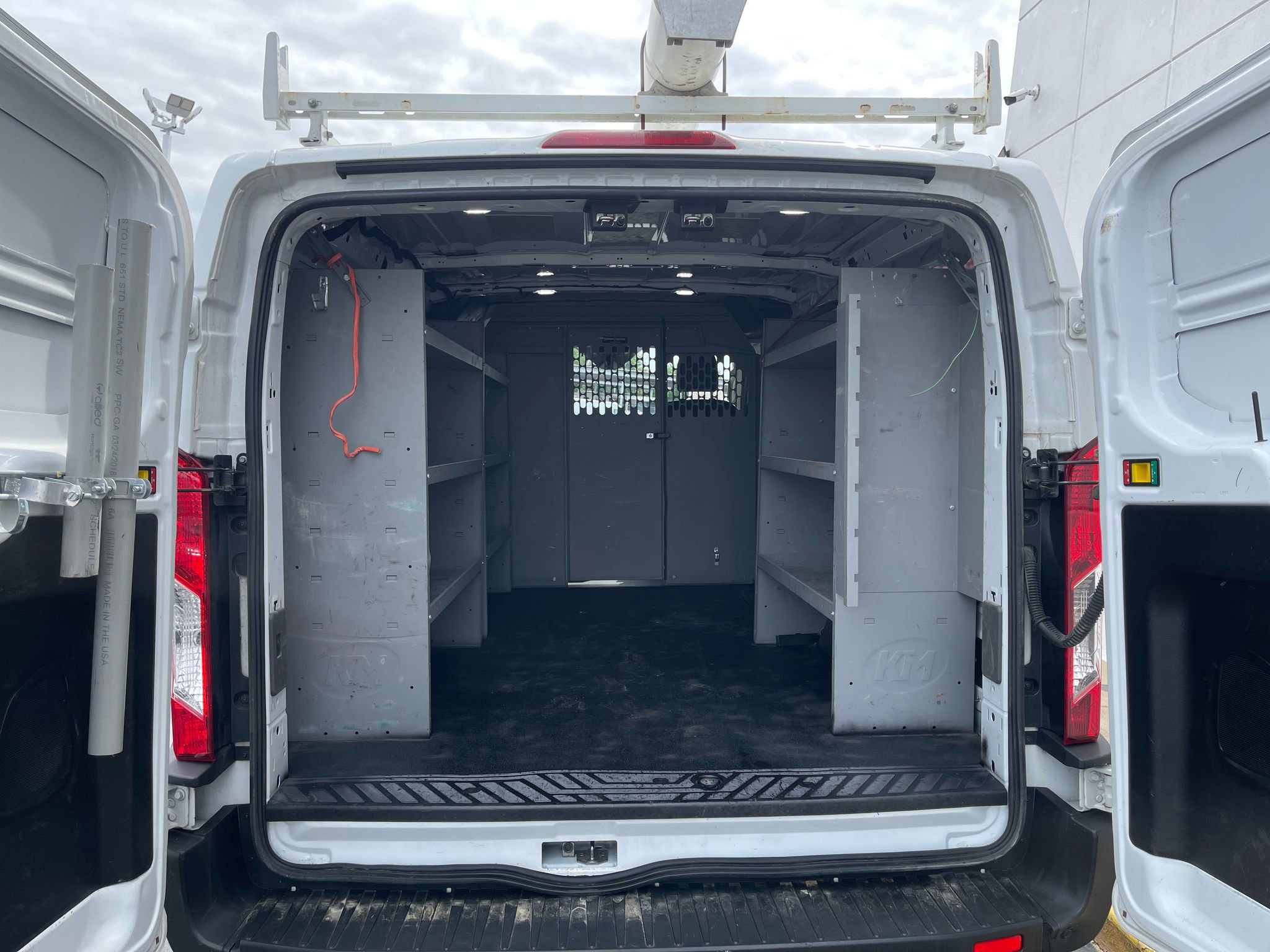 Used 2020 Ford Transit 250 Low Roof RWD image 25