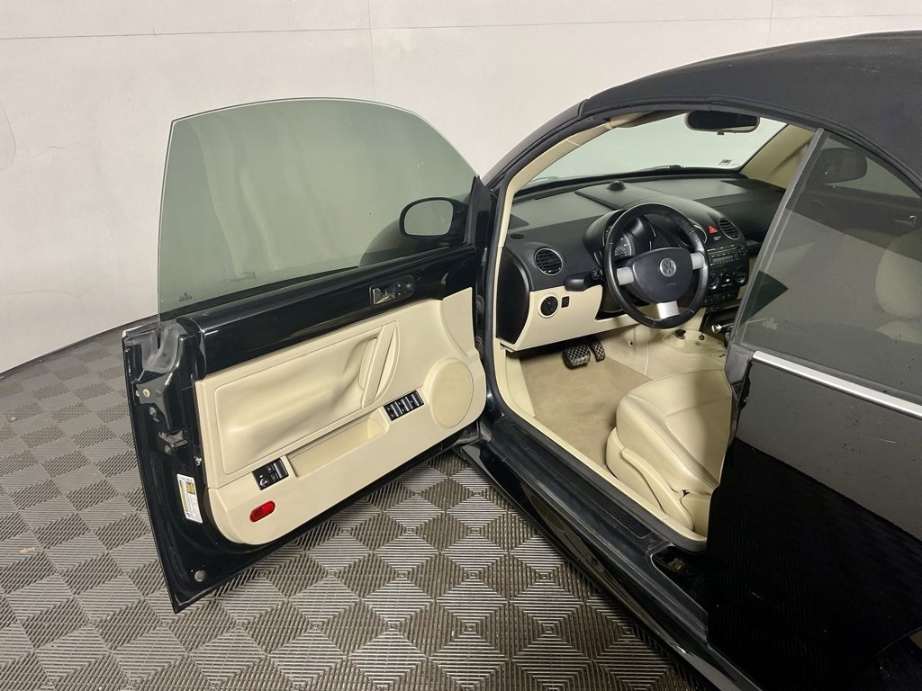 Used 2008 Volkswagen Beetle SE image 10