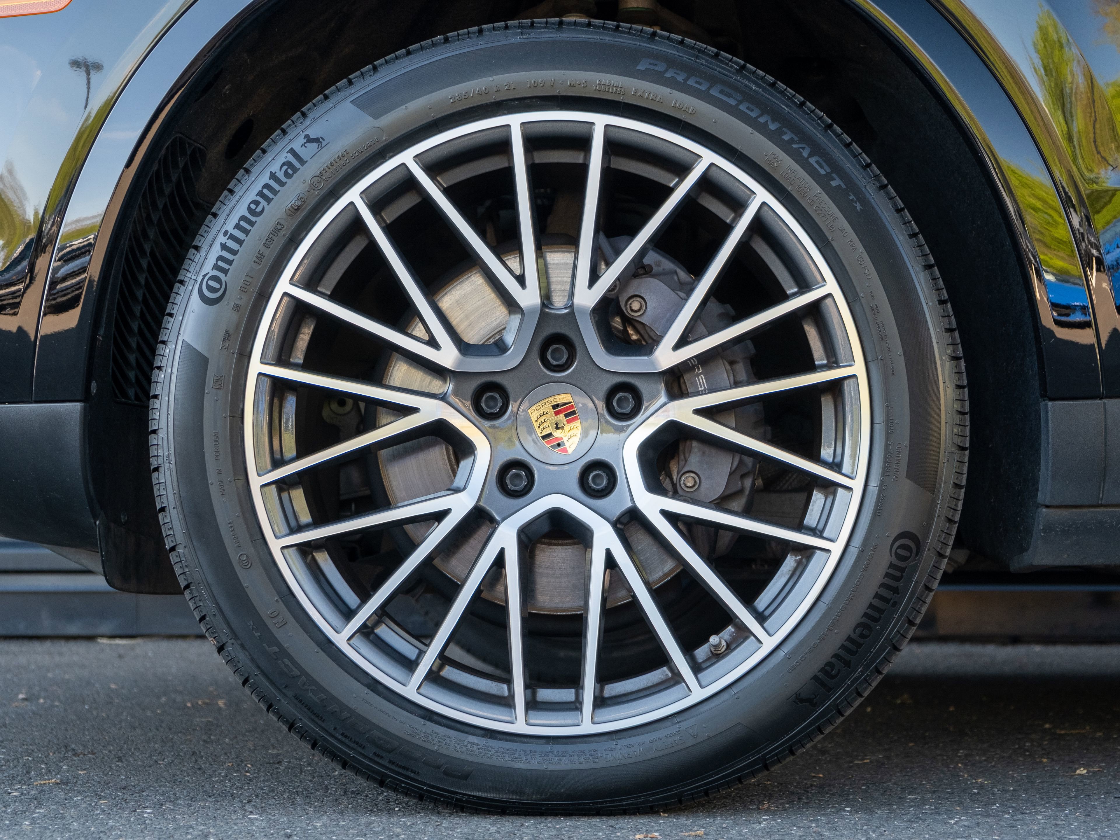 Certified 2022 Porsche Cayenne E-Hybrid AWD/4WD image 12