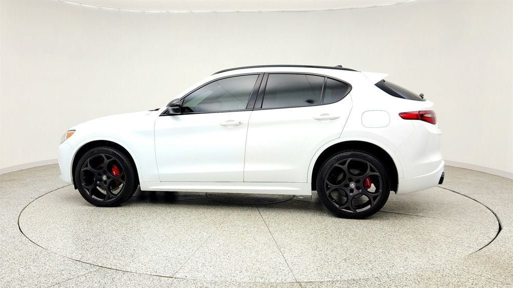 Used 2023 Alfa Romeo Stelvio Veloce AWD/4WD image 8