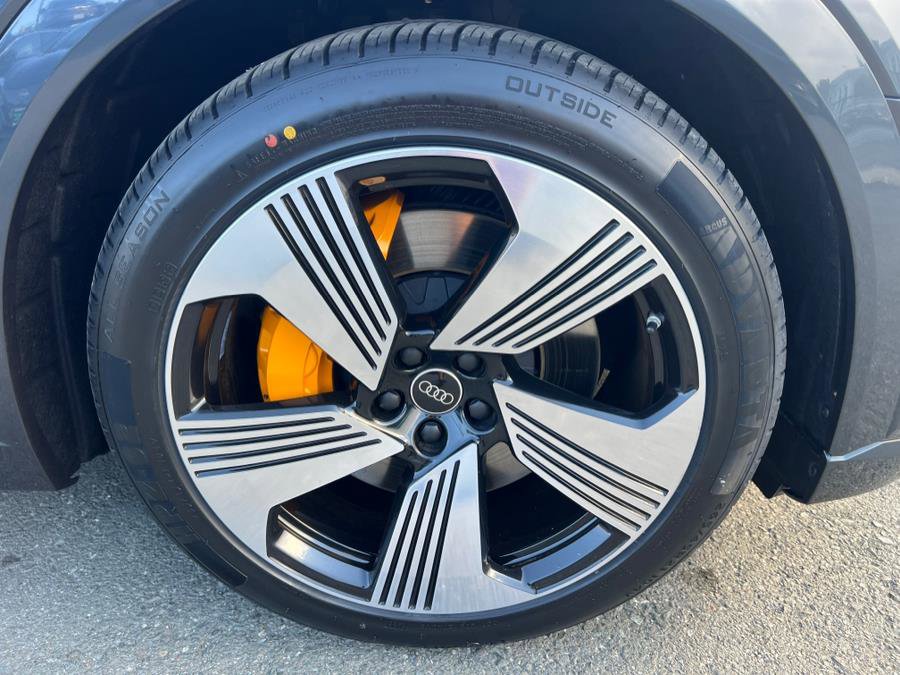 Used 2023 Audi e-tron Premium Plus w/ Premium Plus Package image 51