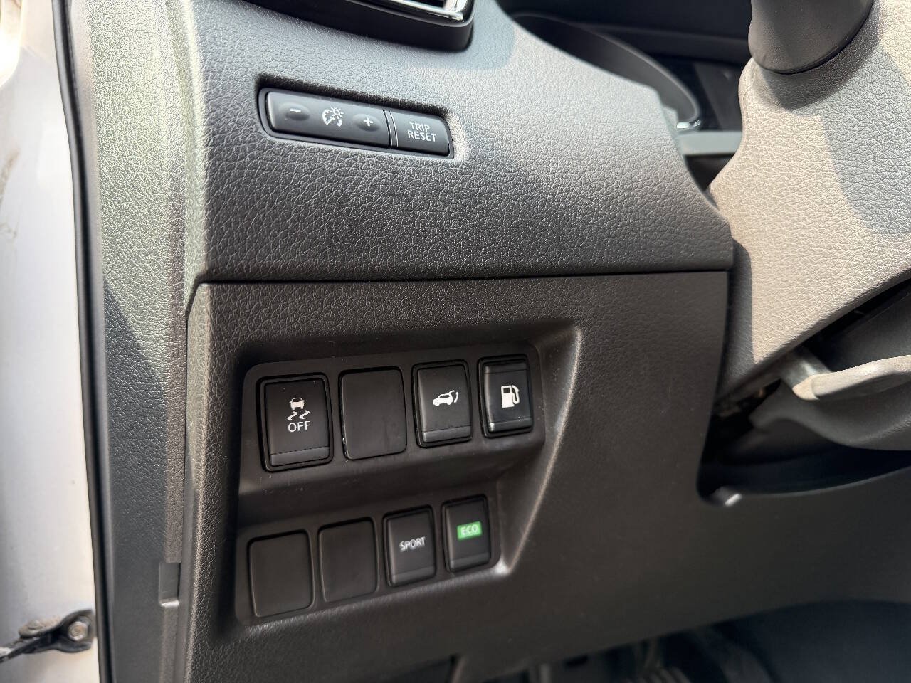 Used 2018 Nissan Rogue SV FWD image 13