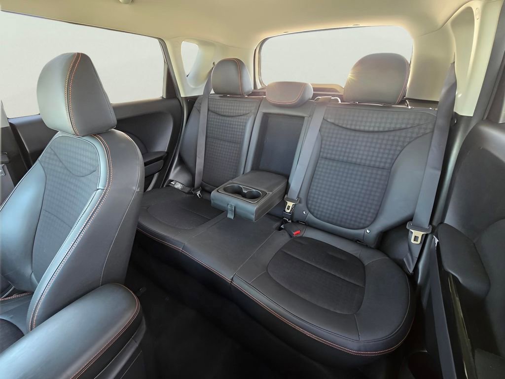 Used 2018 Kia Soul ! FWD image 12