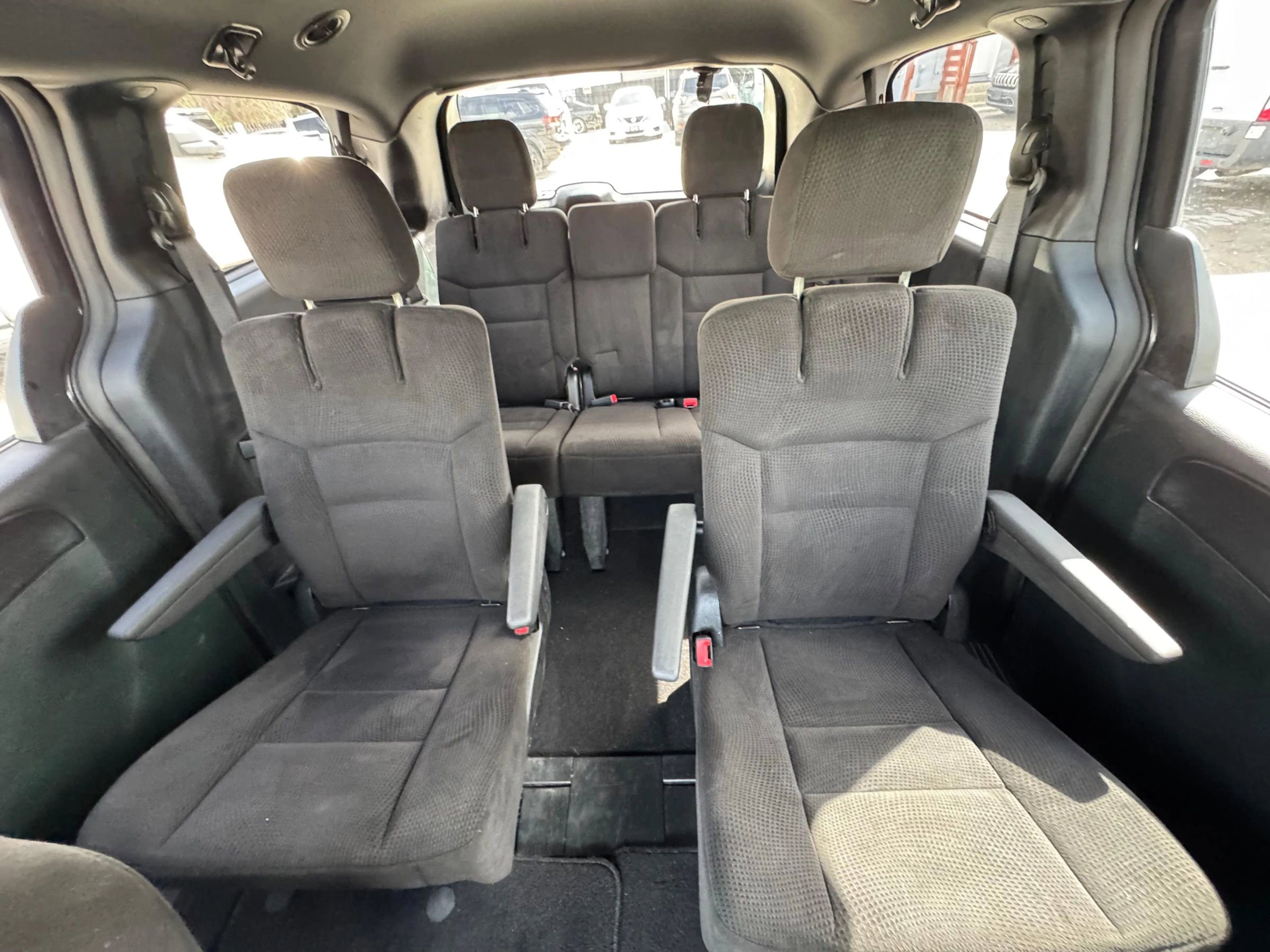 Used 2015 Dodge Grand Caravan SE image 16