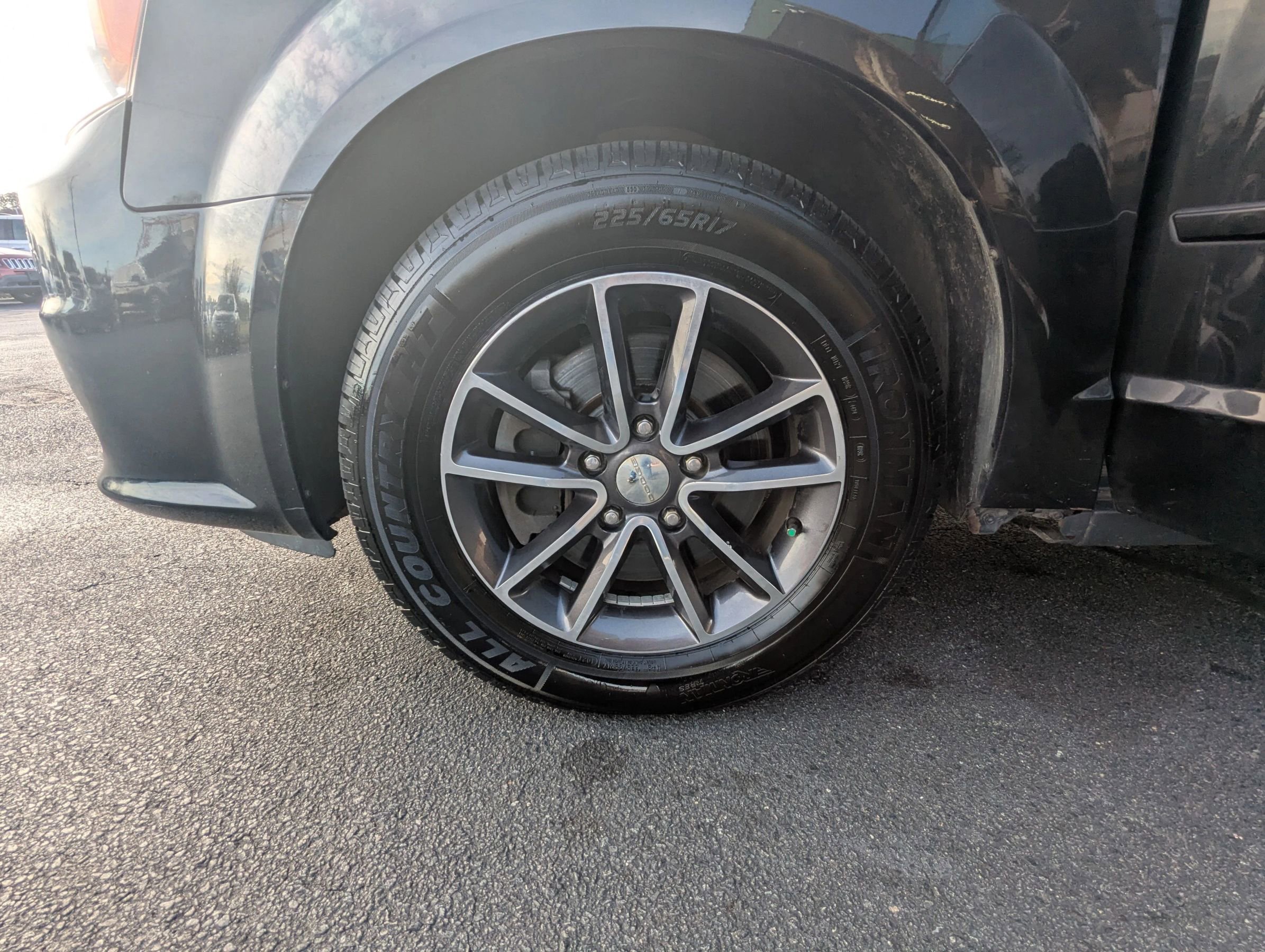 Used 2017 Dodge Grand Caravan SXT image 22