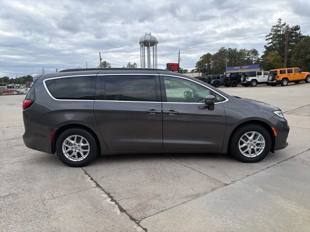 Used 2022 Chrysler Pacifica Touring-L image 5