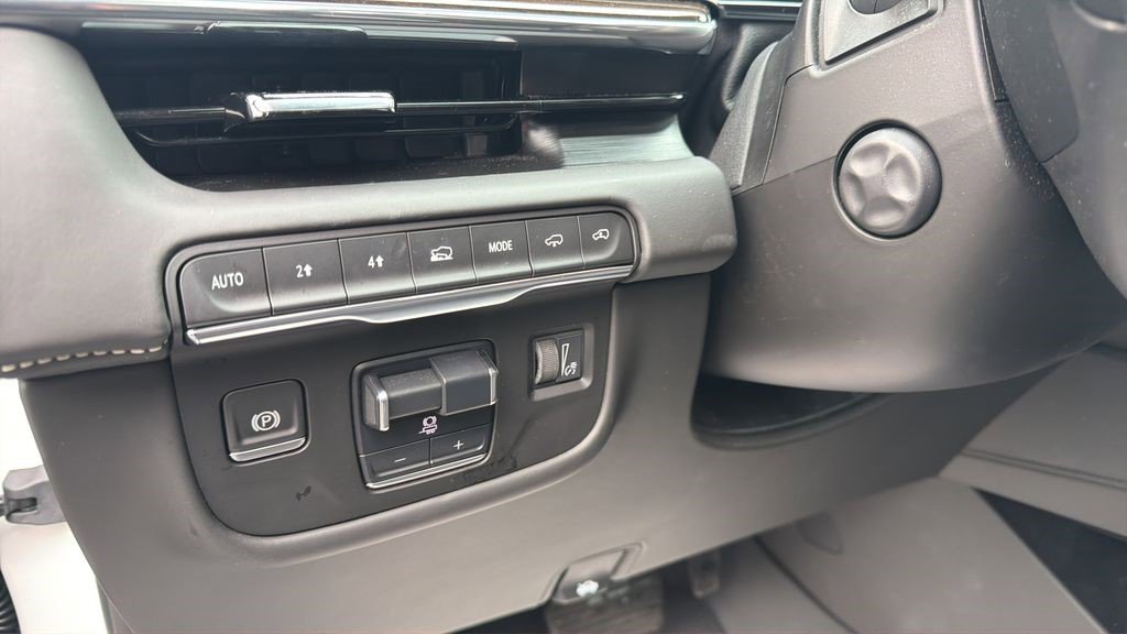 Certified 2024 Cadillac Escalade Sport Platinum w/ LPO, Floor Liner Package image 24