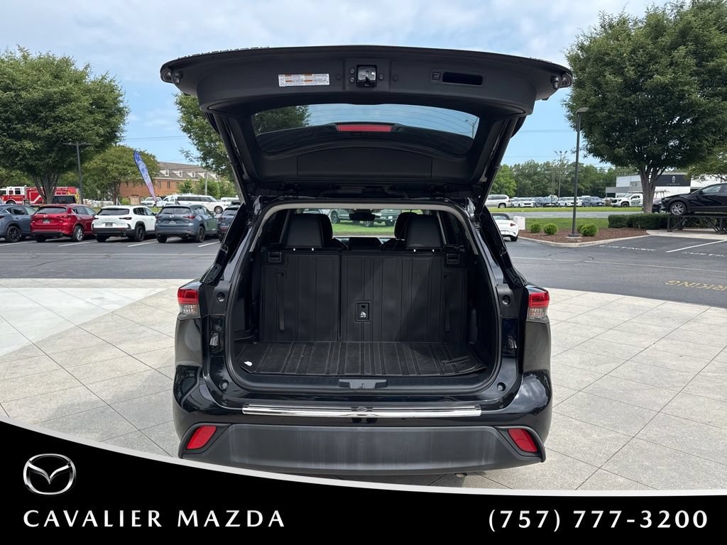 Used 2023 Toyota Highlander XLE AWD/4WD image 9