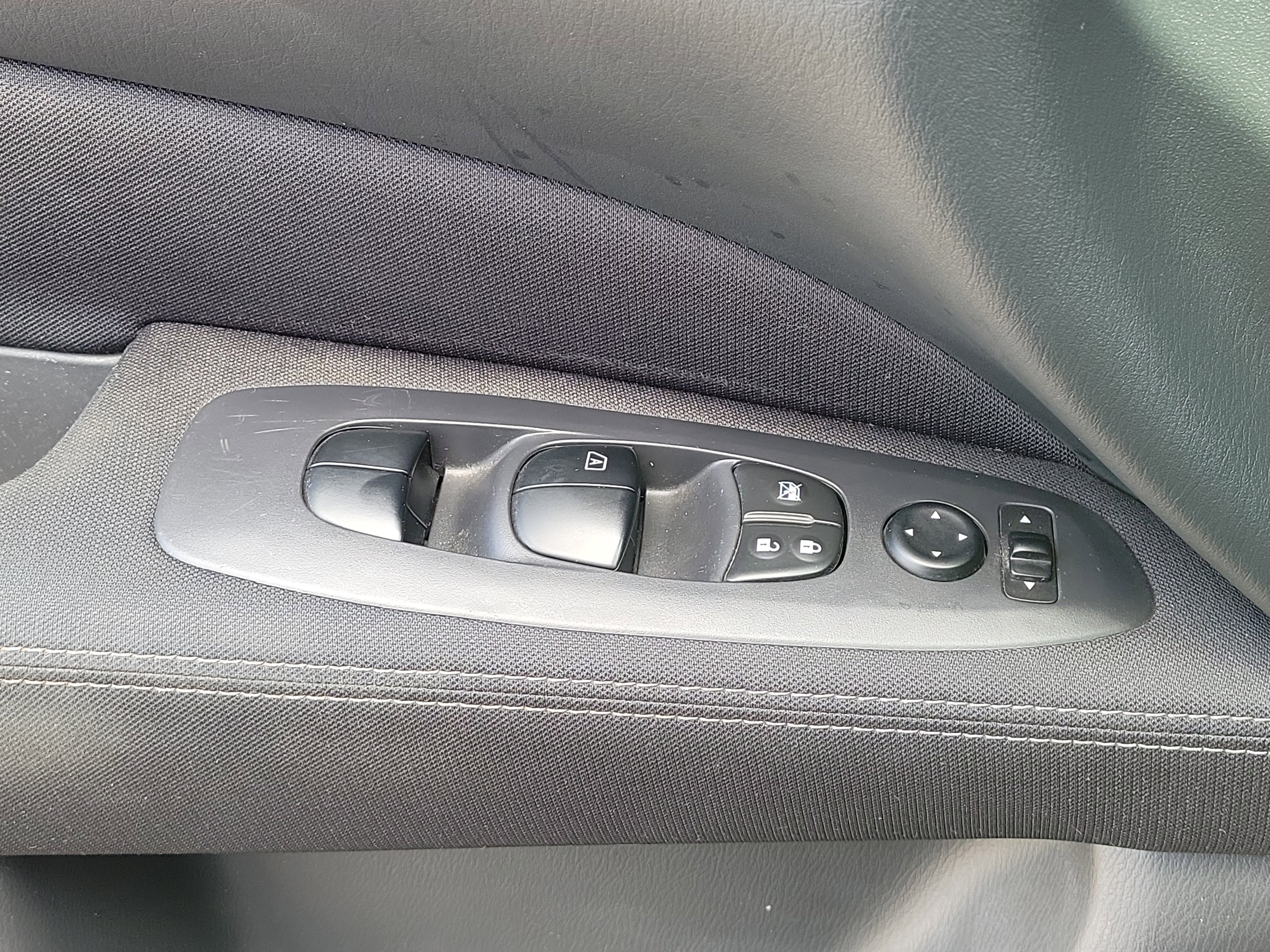 Used 2017 Nissan Pathfinder S FWD image 15